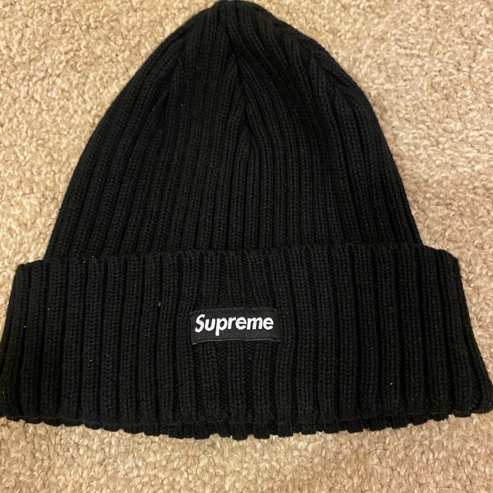 Supreme beanie made with 100% cotton